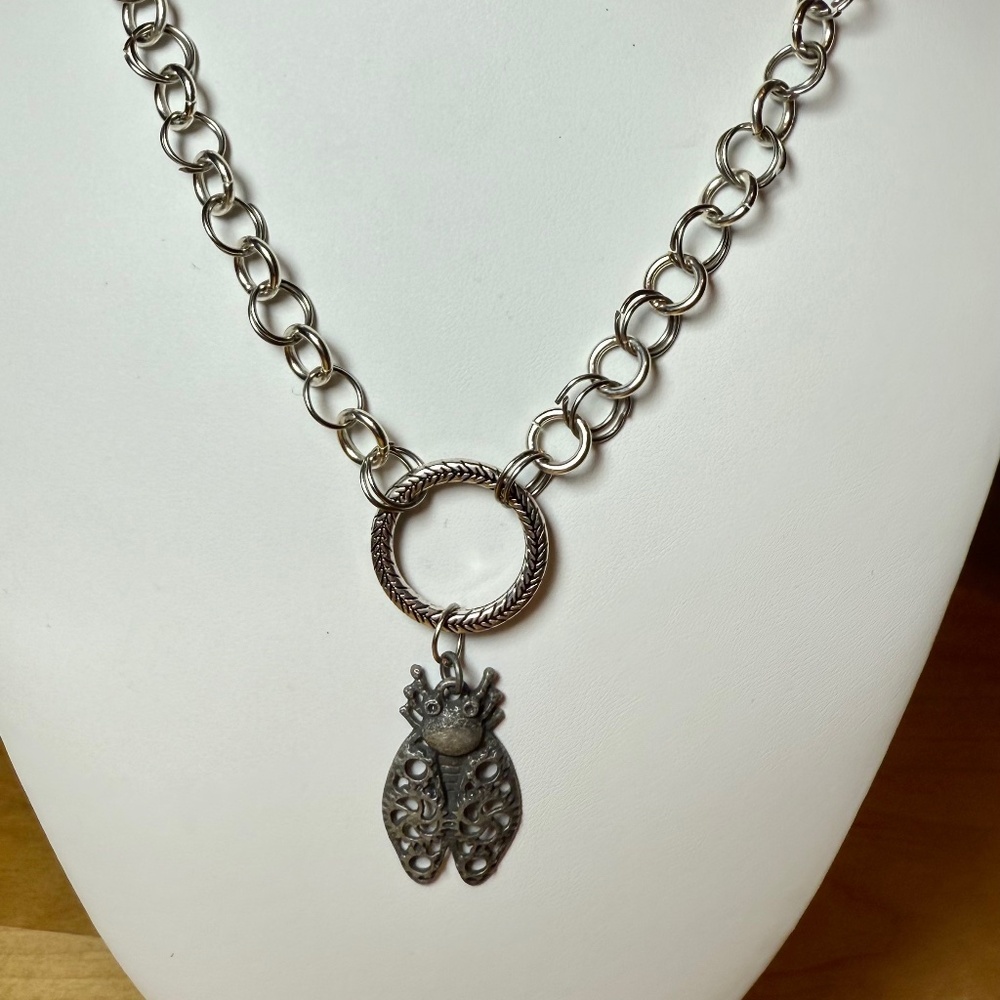 Steampunk Style Fly Pendant Silver Toned Jump Ring Chain Necklace